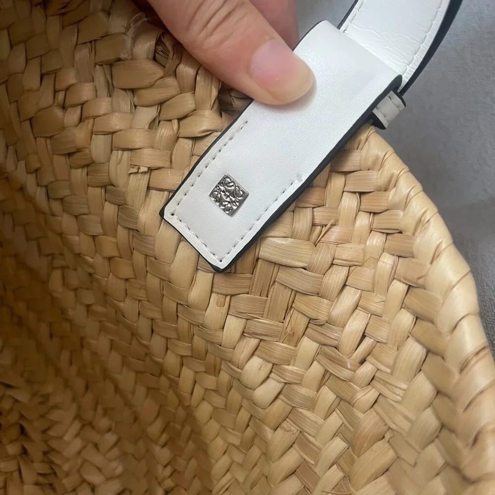 🎊Loewe Natural & White Tote Bag - Picture 7 of 8